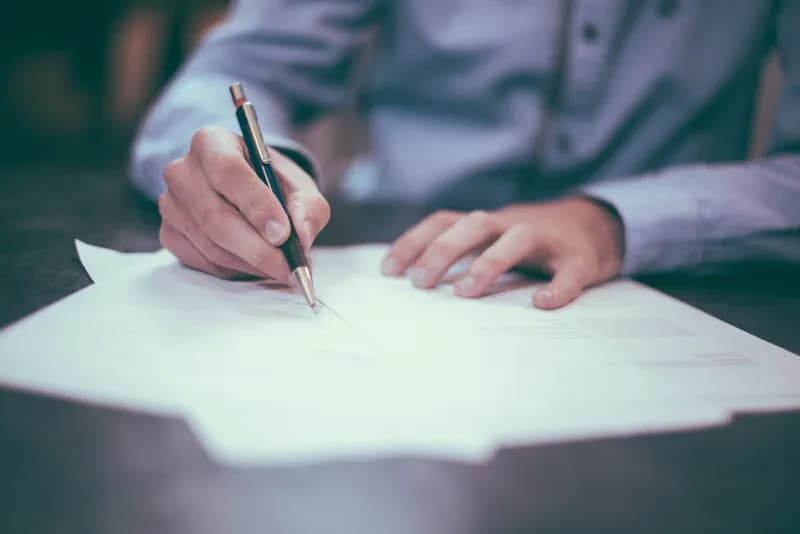 Escritório de contabilidade com ambiente de trabalho organizado