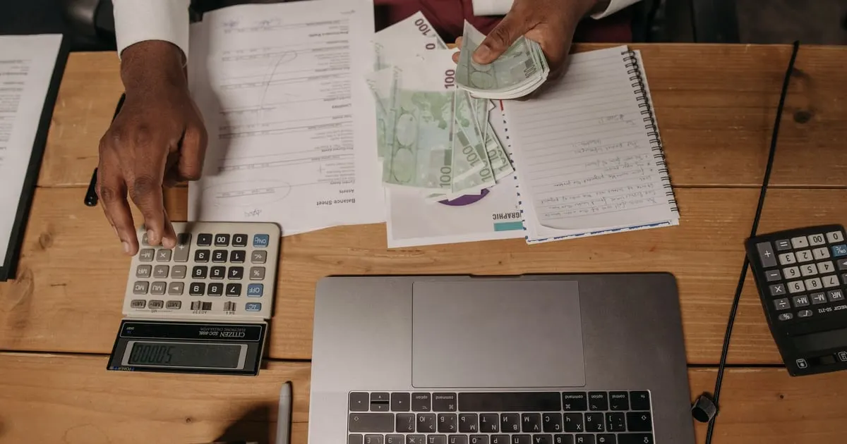 Retenções na fonte de IRC: prazo, guia e conferência num gabinete